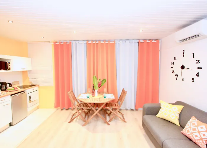 Foyal Suites