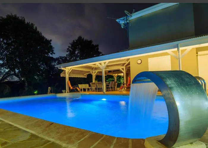 Appartement Vue Mer Fort de France: Piscine et Confort